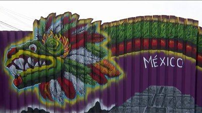 Revelan nuevo mural en Gage Park titulado “Mariposa Monarca”
